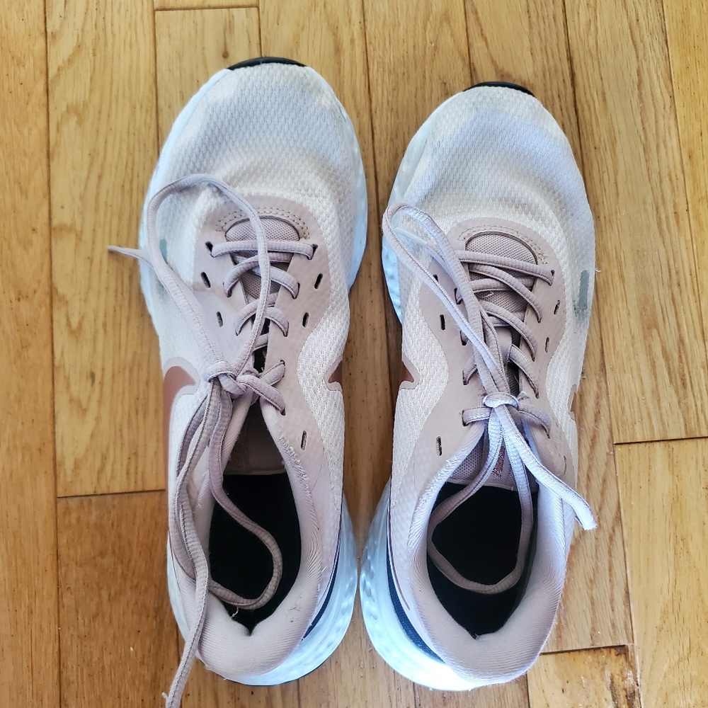 white nike revolution 5 women's running shoes